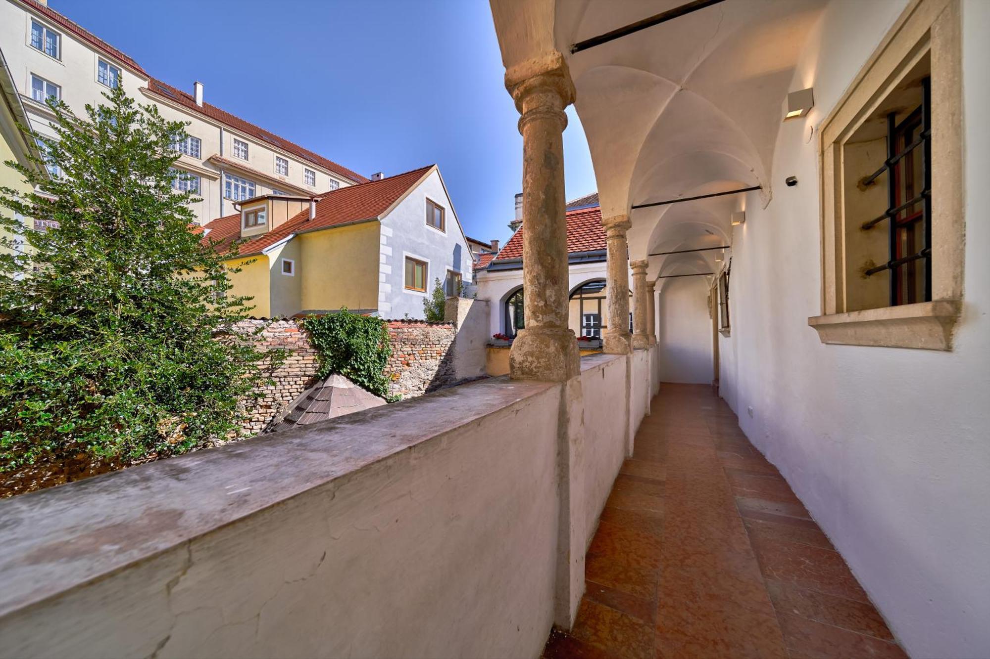 Smile Apartments "Lesehof" Кремс Екстериор снимка